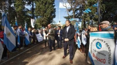Más de 2500 alumnos participaron de la emotiva promesa a la bandera
