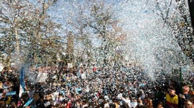 Más de 2500 alumnos participaron de la emotiva promesa a la bandera