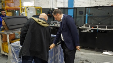 Gray recorrió las instalaciones de la empresa Trefelt Argentina