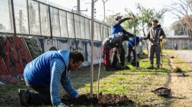 Jornada de forestación con especies nativas en la Estación de Claypole