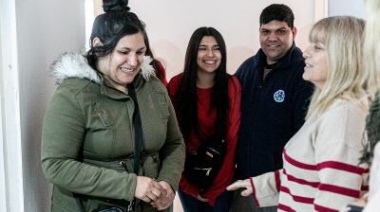 Dos familias recibieron su vivienda en Barrio Lindo