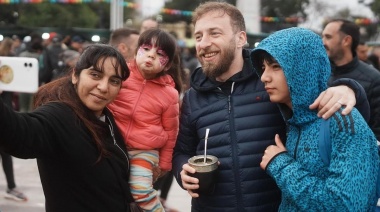 Otermín encabezó el festejo del día de la niñez junto a miles de vecinos