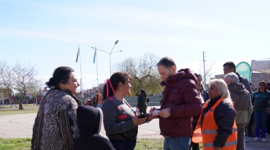 Gray recorrió el operativo municipal de recarga de garrafas a precio social