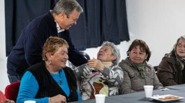 Reconocimiento a trabajadoras vecinales recién jubiladas