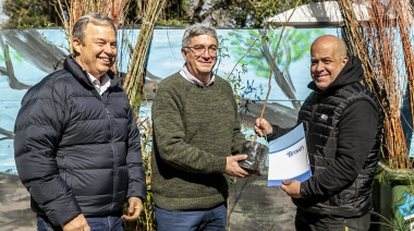Entregan plantas nativas, habilitaciones y financiamiento a emprendedores
