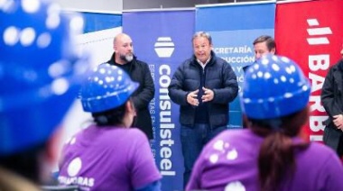 Cascallares entregó certificados a vecinas que se formaron para trabajar en la construcción