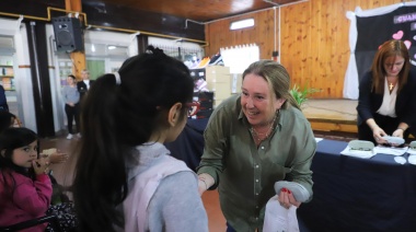 Entregan más de 100 lentes a estudiantes de escuelas primarias