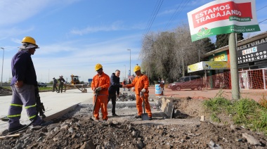 Gray recorrió la obra de repavimentación del Camino de Cintura