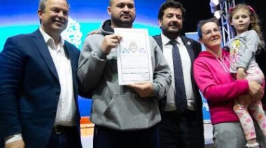 Cerca de 700 familias recibieron la escritura de sus hogares