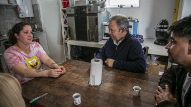 Cascallares recorrió Barrio Lindo y visitó a las familias en su nueva vivienda