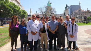 Gray participó de la “Marcha Blanca” en rechazo al desfinanciamiento de la salud pública