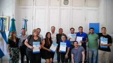 Pases a planta y ascensos a personal de la comuna para celebrar el Día del Empleado Municipal