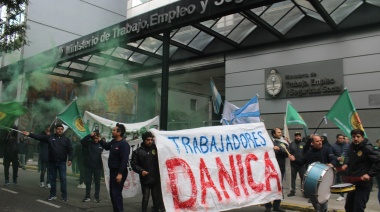 Trabajadores de Dánica Llavallol se movilizan en defensa de sus puestos laborales