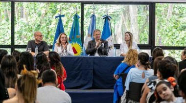 Cascallares y Alicia Kirchner entregaron certificados a egresados de una diplomatura de la UNAB