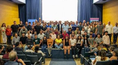 Cascallares entregó certificados a estudiantes y participó de un programa de streaming con escuelas del municipio