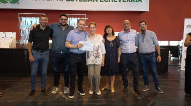 Gray entregó diplomas a egresadas y egresados del Plan Fines