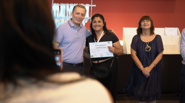 Gray entregó diplomas a egresadas y egresados del Plan Fines