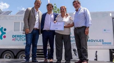 Kicillof y Cascallares bautizaron "Campeones del Mundo" al polideportivo de Don Orione