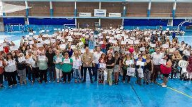 Cascallares y Alonso entregaron reconocimientos a 200 trabajadoras vecinales