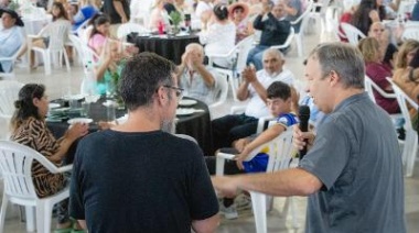 Instituciones y vecinos fueron protagonistas de un almuerzo navideño solidario