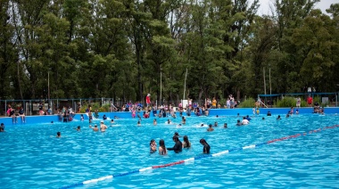 Miles de vecinos disfrutan de la temporada de pileta en Villa Albertina