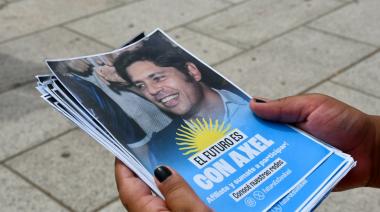 ¿Jubilaron a Cristina?: El autor del slogan “El futuro es con Axel” dijo que es un homenaje a CFK