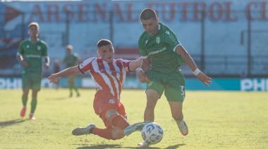 Con un arbitraje polémico, Banfield perdió ante Barracas Central y no pudo mantener el invicto
