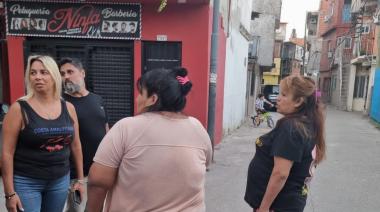 “La calle es nuestra”: Cabrera recorrió el barrio El Pueblito junto a vecinos