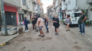“La calle es nuestra”: Cabrera recorrió el barrio El Pueblito junto a vecinos