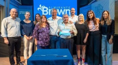 Cascallares acompañó a familias de siete localidades en la firma de sus escrituras