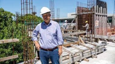 Cascallares recorrió las obras de un nuevo edificio de aulas