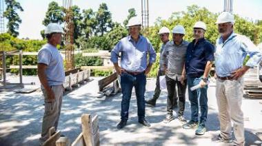 Cascallares recorrió las obras de un nuevo edificio de aulas