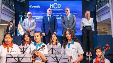 Cascallares abrió las sesiones con anuncios sobre seguridad, obras públicas y educación