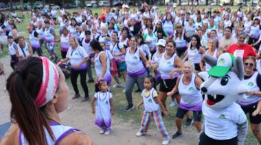 Una multitud participó de la masterclass de zumba en Campo Amat