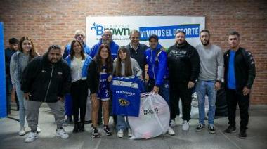 Entregan de material deportivo a equipos de fútbol infantil del distrito