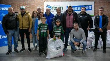 Entregan de material deportivo a equipos de fútbol infantil del distrito
