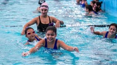 Más de 350 chicos participaron del programa “Todos al agua”