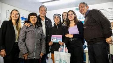 Cascallares encabezó un operativo de entrega de pases libres multimodales
