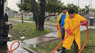 Intenso trabajo en los barrios para frenar los efectos de las fuertes tormentas