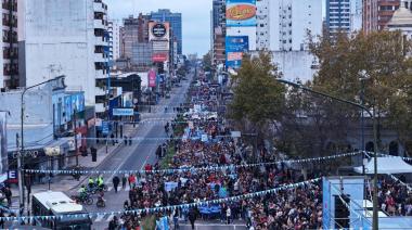 Miles de vecinos celebraron "Lomas por la Patria en Comunidad" en la Plaza Grigera