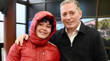 Gray entregó más de 150 pares de lentes a vecinos del distrito