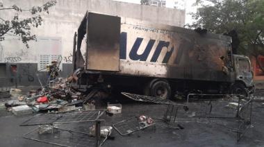 Explosión e incendio en un supermercado de Lanús