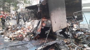 Explosión e incendio en un supermercado de Lanús