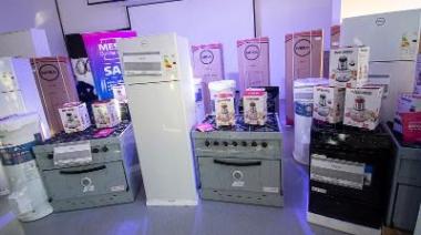 Entregan equipamiento a 40 escuelas del distrito