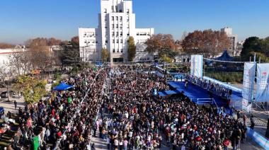 Otermín tomó la promesa de Lealtad a la Bandera a miles de estudiantes