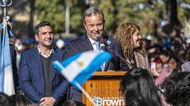 Más de 2500 alumnos realizaron su promesa a la bandera en Burzaco