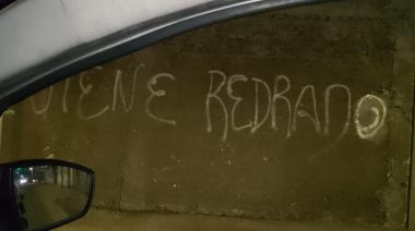 Sugestivas pintadas en Avellaneda: “Se viene Redrado”