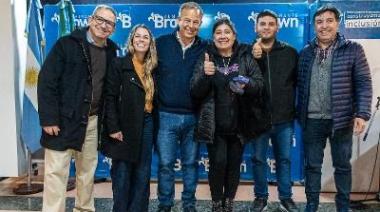 Cascallares participó de la entrega de lentes a vecinos brownianos
