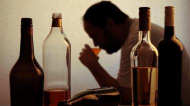 Reunión informativa sobre alcoholismo, una problemática que afecta a toda la familia