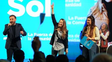 Otermín presentó a los candidatos, con Sol Tischik a la cabeza, y planteó: “Es comunidad o motosierra”